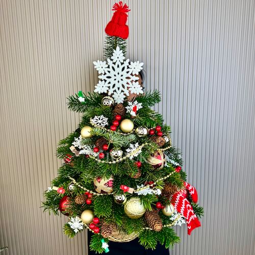 Новогодняя елка с украшениями