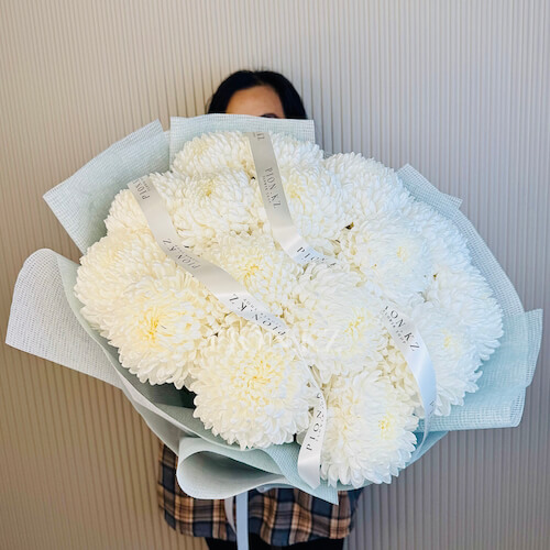 Букет из белых хризантем "Хрусталь" - 15 хризантем
