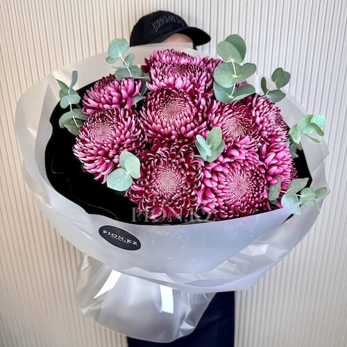 Bouquet of Curler chrysanthemums and eucalyptus