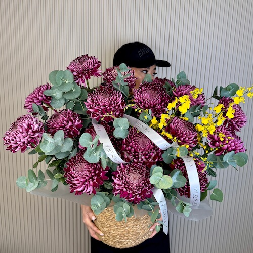 Кашпо из хризантем Бигуди