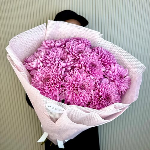 Букет из сиреневых хризантем