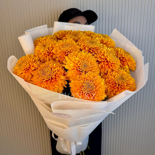 Букет из оранжевых хризантем - 15 хризантем