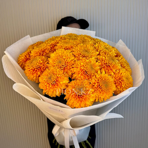 Букет из оранжевых хризантем - 21 хризантема