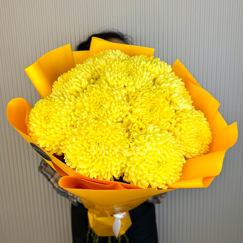 Букет из желтых хризантем