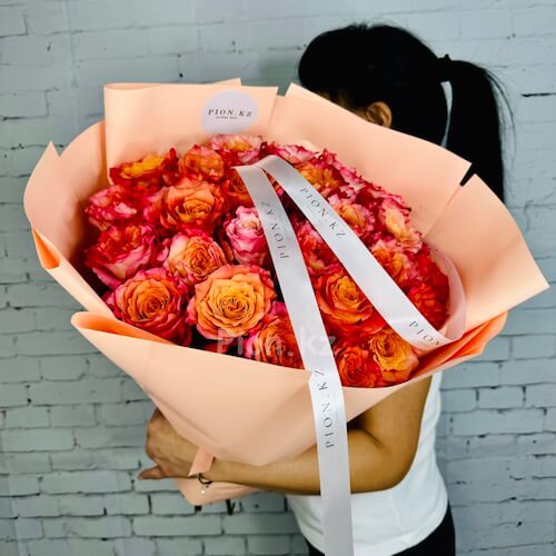 Bouquet of roses "Free Spirit" - 35 роз