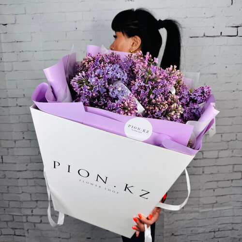 Bouquet of  lilacs - Сирень в коробке