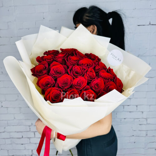 Bouquet of 25 red Dutch roses 60cm - 25 роз