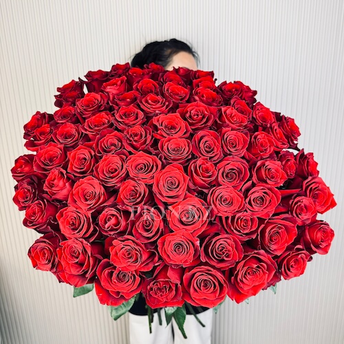 Охапка красных роз 100см