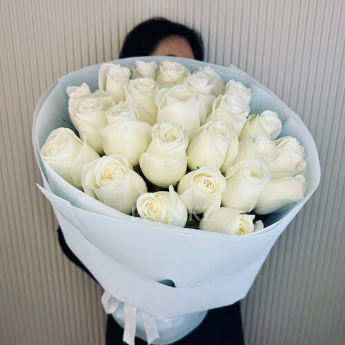 Белые розы 60см - 21 роз