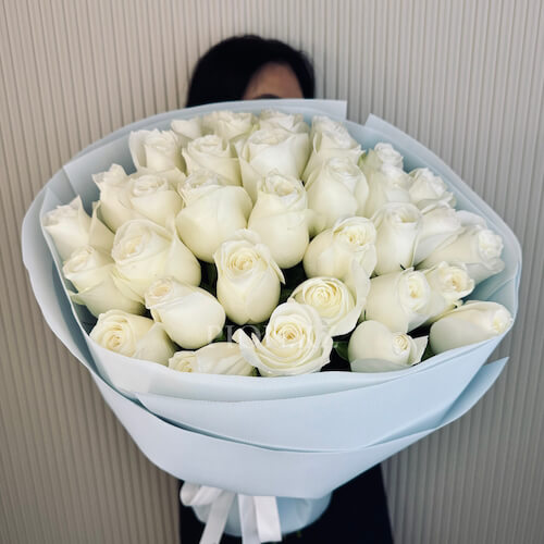 Белые розы 60см - 35 роз