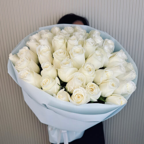 Белые розы 60см - 51 роз