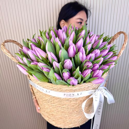 Кашпо из сиреневых тюльпанов - 101 тюльпан