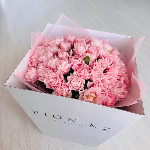 Коробка из пионовидных розовых тюльпанов