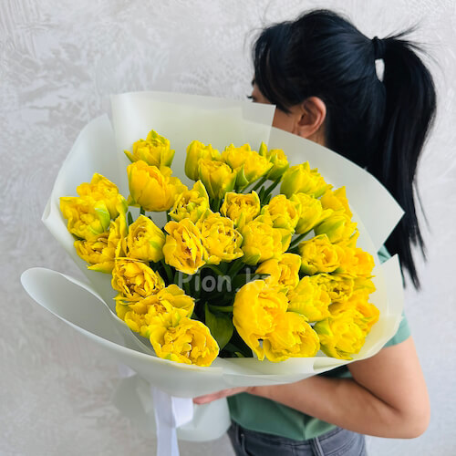 Сары пион қызғалдақтарының шоғы - 51 тюльпан