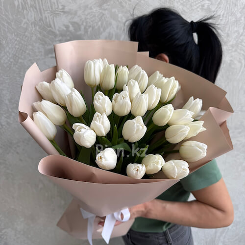 Букет из белых тюльпанов - 35 тюльпанов