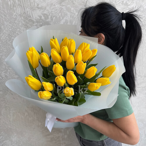 Букет из желтых тюльпанов